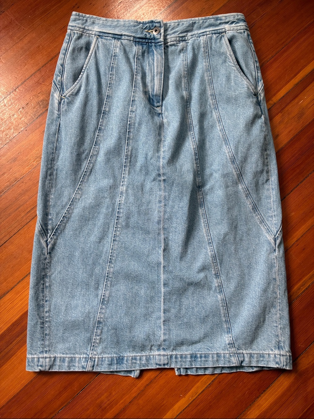 New $225 Levi's Blue Tab seamed skirt size M, never worn, only washed! Stunning!
